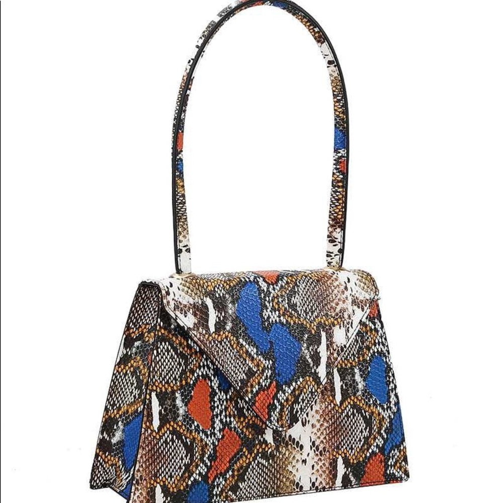 ONE LEFT🧡💙Snake print purse!